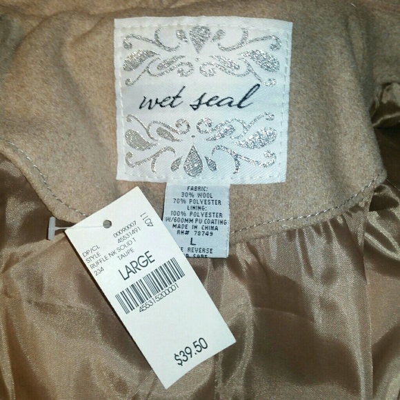 New Long Ruffled Coat - Picture 4 of 4